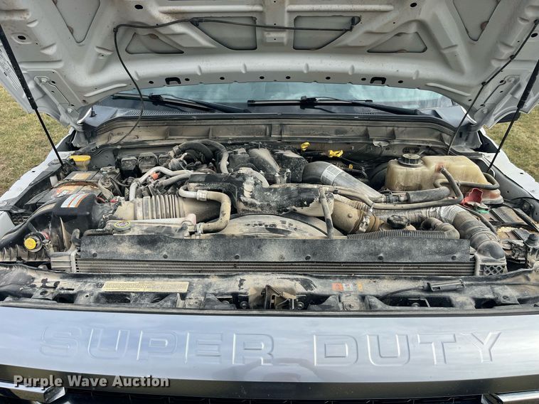 image for item DP2118 2016 Ford F350 Super Duty Lariat Platinum  Crew Cab pickup truck