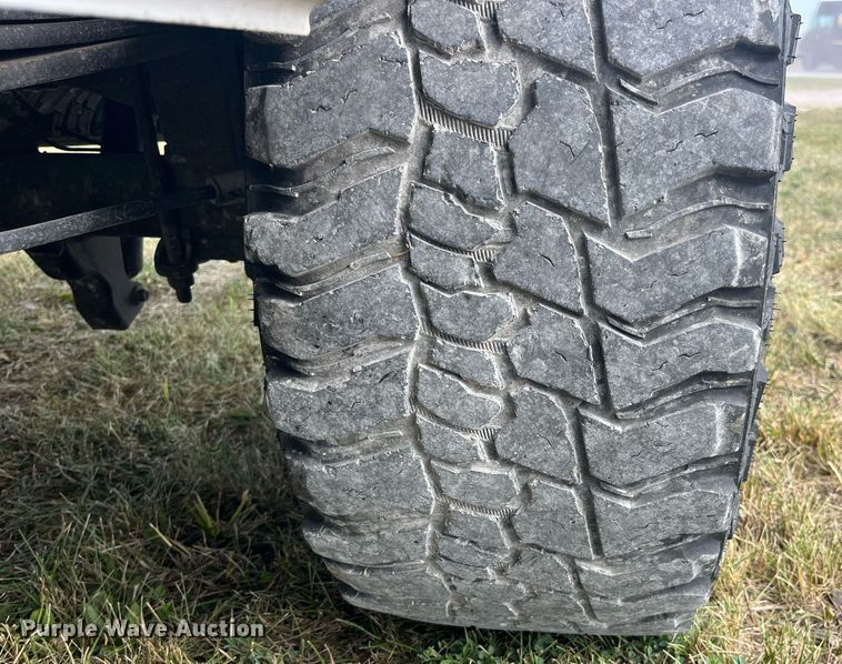 image for item DP2118 2016 Ford F350 Super Duty Lariat Platinum  Crew Cab pickup truck