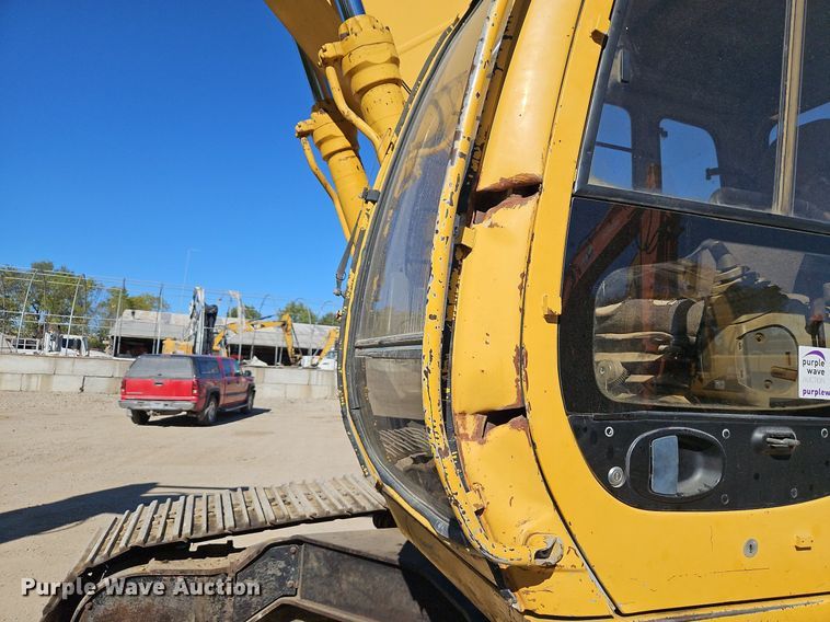 image for item DP2488 1999 John Deere 270LC  excavator