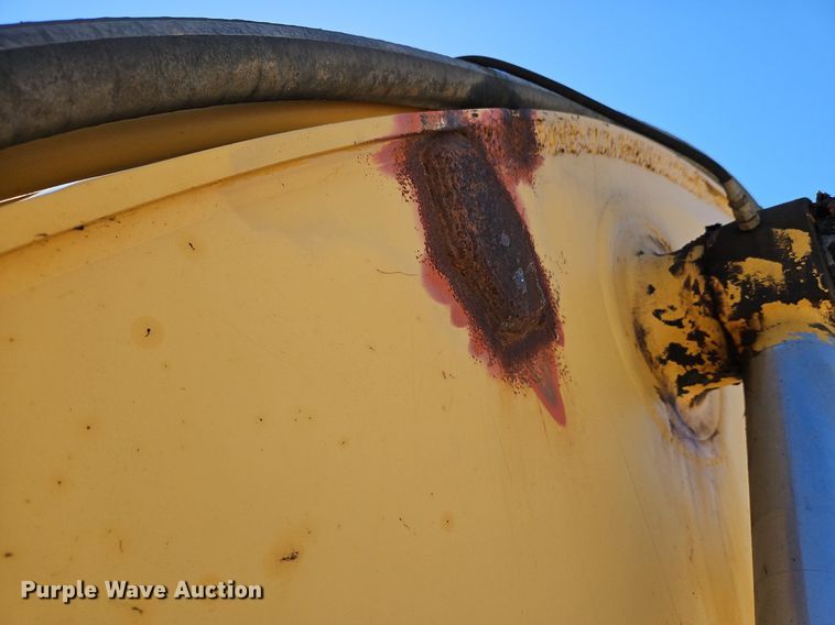 image for item DP2488 1999 John Deere 270LC  excavator