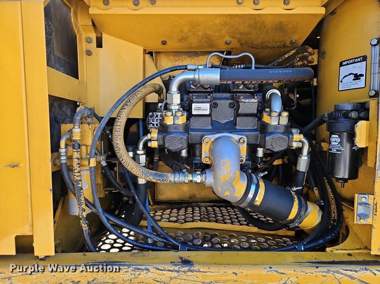 image for item DP2488 1999 John Deere 270LC  excavator