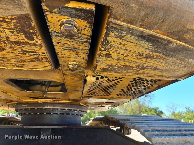 image for item DP2488 1999 John Deere 270LC  excavator