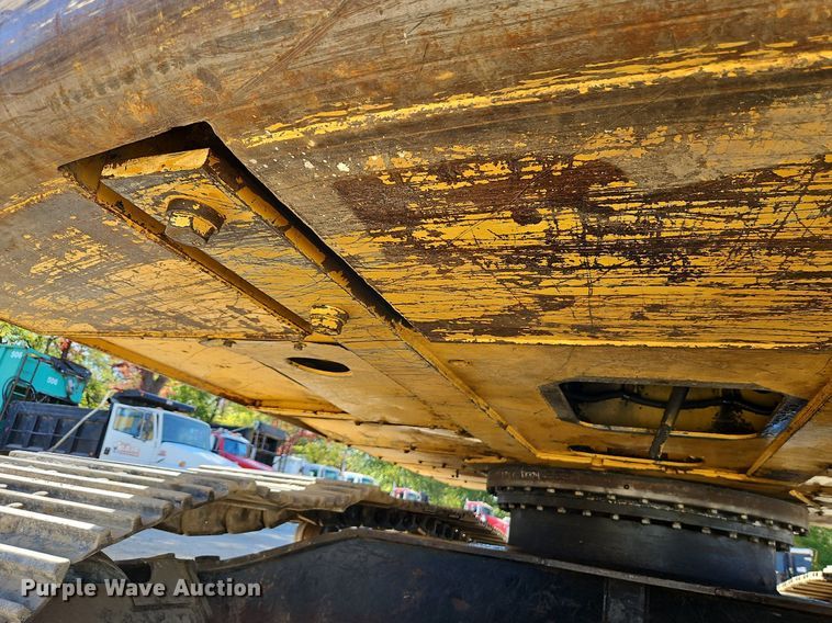 image for item DP2488 1999 John Deere 270LC  excavator