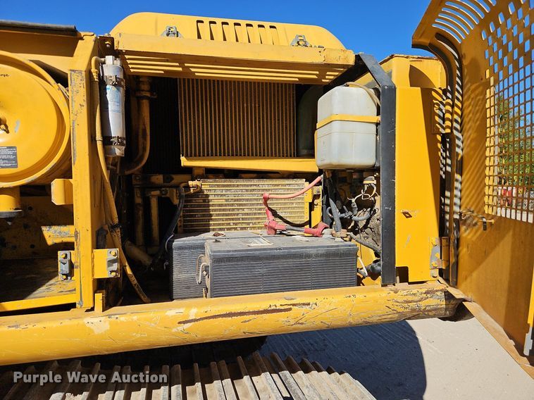 image for item DP2488 1999 John Deere 270LC  excavator