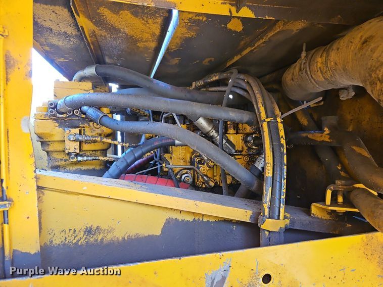 image for item DP2488 1999 John Deere 270LC  excavator
