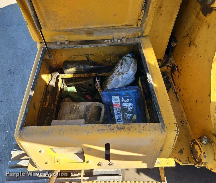 image for item DP2488 1999 John Deere 270LC  excavator