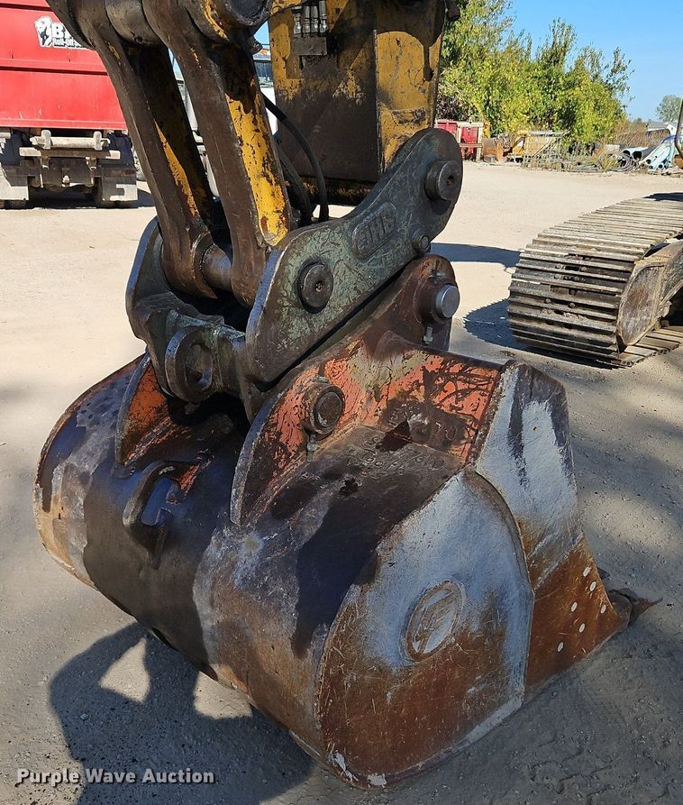 image for item DP2488 1999 John Deere 270LC  excavator