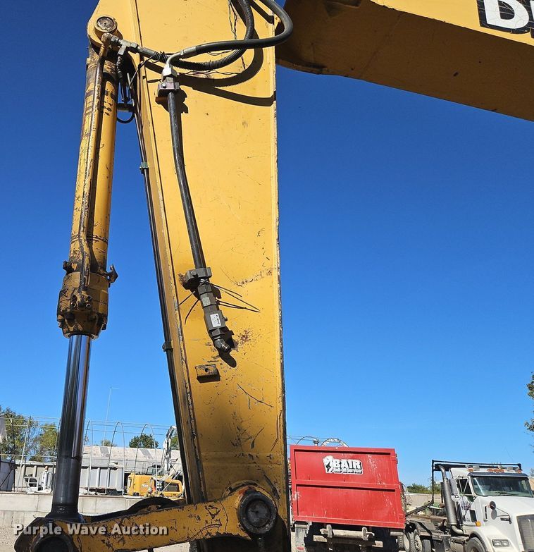 image for item DP2488 1999 John Deere 270LC  excavator