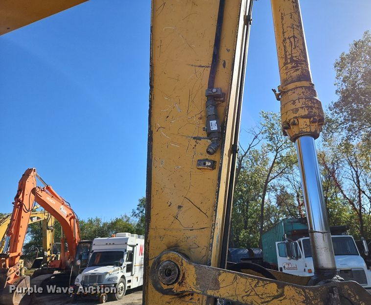 image for item DP2488 1999 John Deere 270LC  excavator