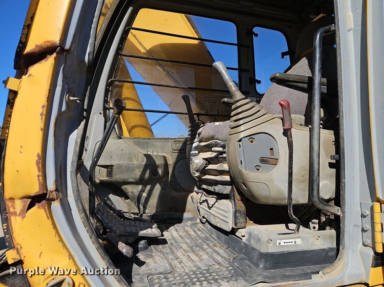 image for item DP2488 1999 John Deere 270LC  excavator