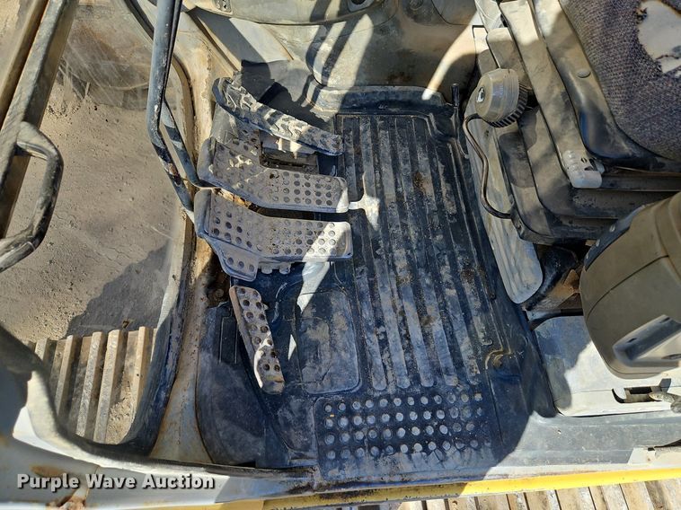 image for item DP2488 1999 John Deere 270LC  excavator