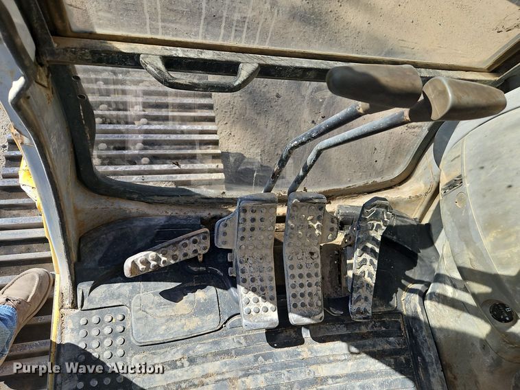 image for item DP2488 1999 John Deere 270LC  excavator