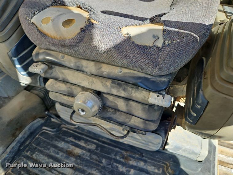 image for item DP2488 1999 John Deere 270LC  excavator