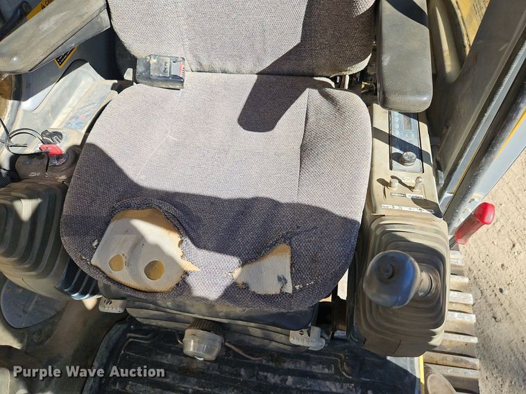 image for item DP2488 1999 John Deere 270LC  excavator