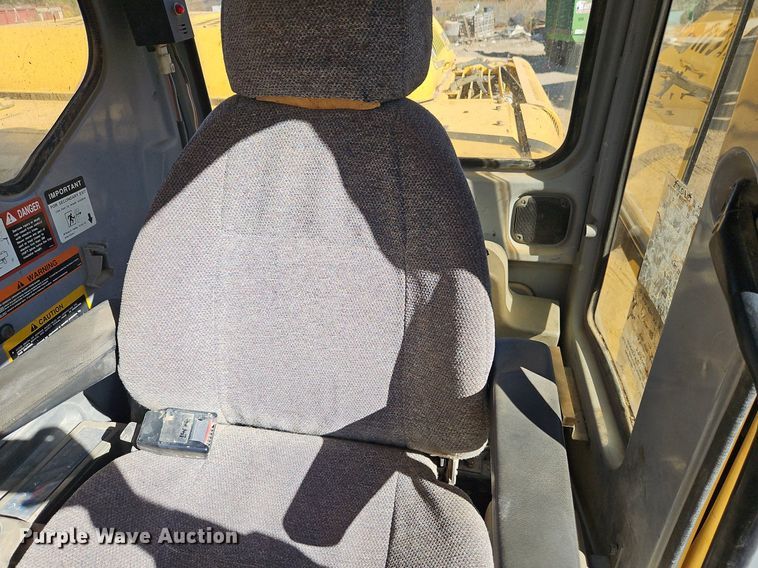 image for item DP2488 1999 John Deere 270LC  excavator