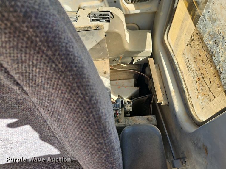 image for item DP2488 1999 John Deere 270LC  excavator