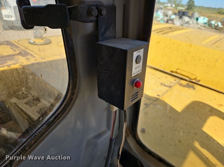 image for item DP2488 1999 John Deere 270LC  excavator