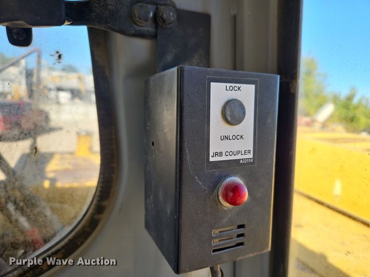 image for item DP2488 1999 John Deere 270LC  excavator