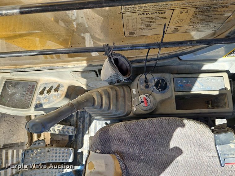 image for item DP2488 1999 John Deere 270LC  excavator