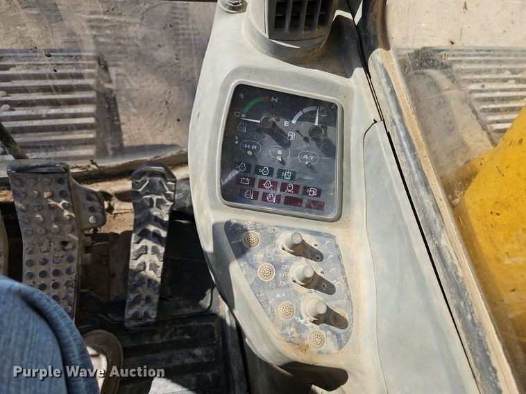 image for item DP2488 1999 John Deere 270LC  excavator