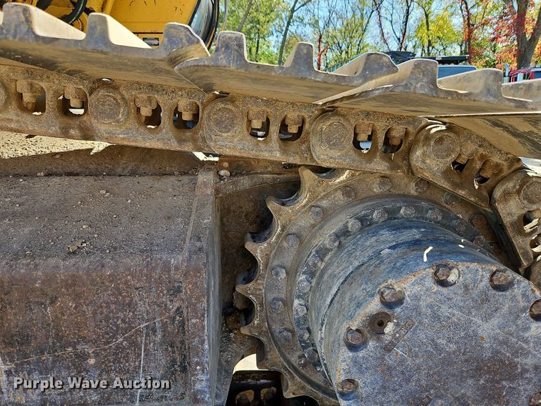 image for item DP2488 1999 John Deere 270LC  excavator