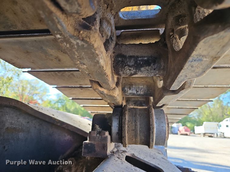 image for item DP2488 1999 John Deere 270LC  excavator