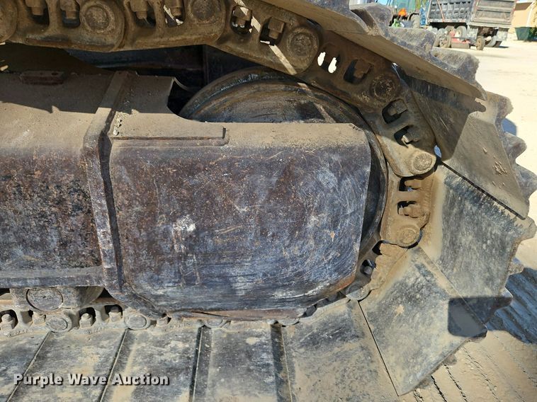 image for item DP2488 1999 John Deere 270LC  excavator