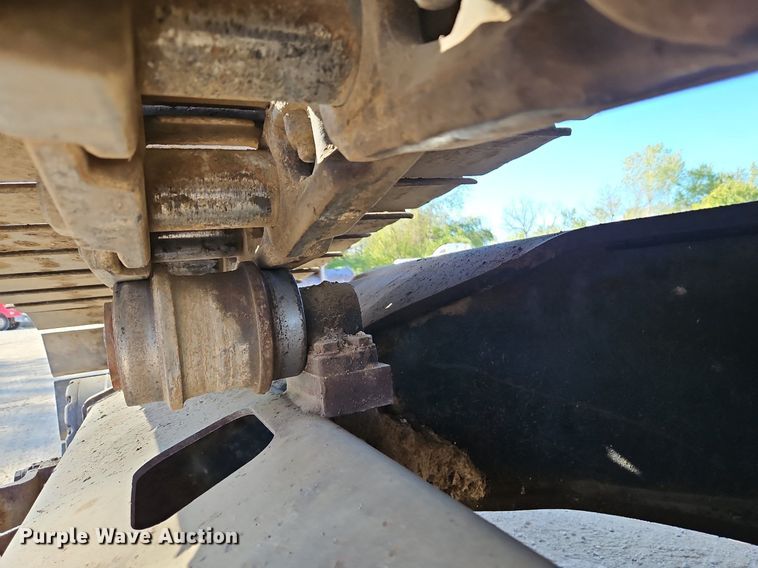 image for item DP2488 1999 John Deere 270LC  excavator