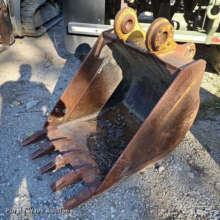 image for item DP2490 Caterpillar 313  bucket