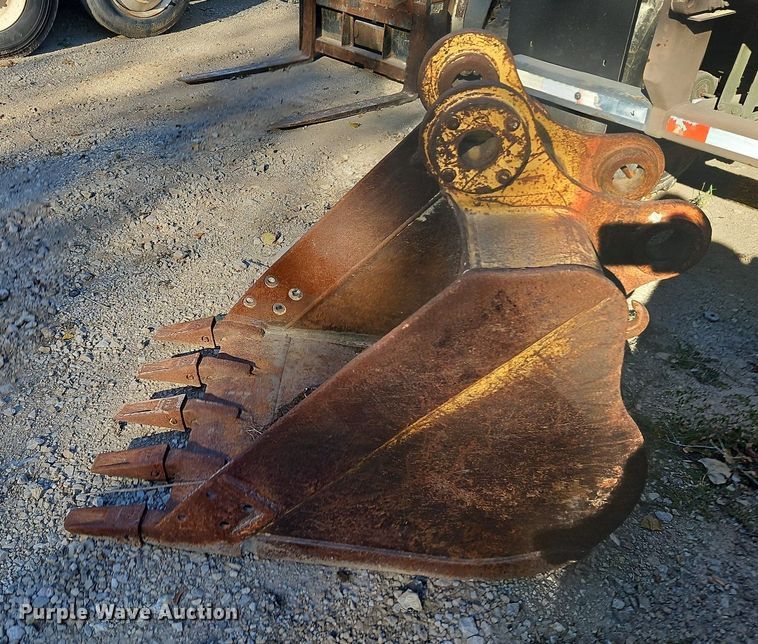 image for item DP2490 Caterpillar 313  bucket