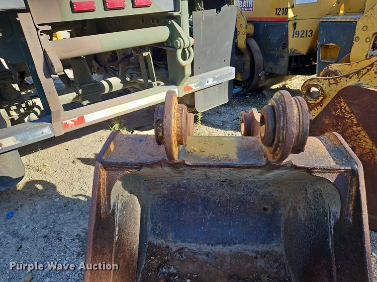 image for item DP2490 Caterpillar 313  bucket