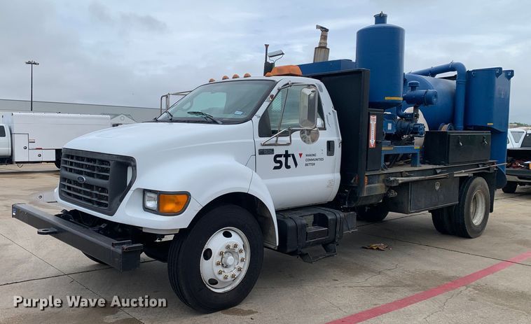 image for item DP8725 2000  Ford F650 Super Duty  vacuum truck