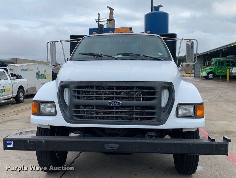 image for item DP8725 2000  Ford F650 Super Duty  vacuum truck