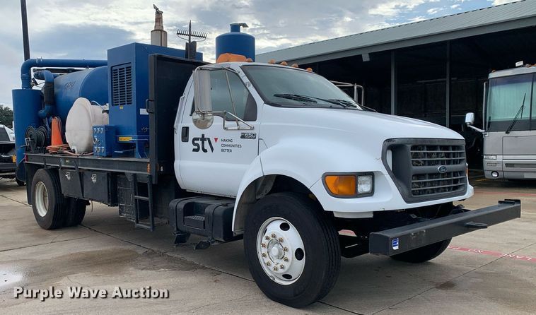 image for item DP8725 2000  Ford F650 Super Duty  vacuum truck