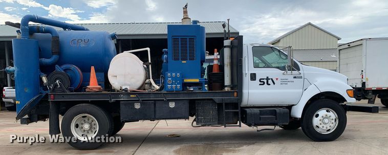 image for item DP8725 2000  Ford F650 Super Duty  vacuum truck