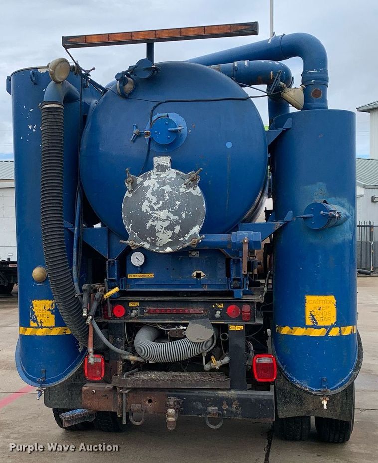 image for item DP8725 2000  Ford F650 Super Duty  vacuum truck