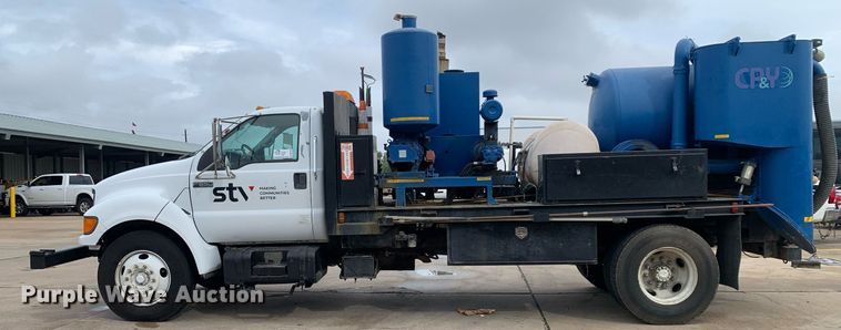 image for item DP8725 2000  Ford F650 Super Duty  vacuum truck