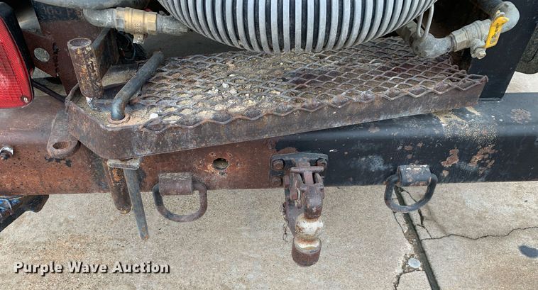 image for item DP8725 2000  Ford F650 Super Duty  vacuum truck