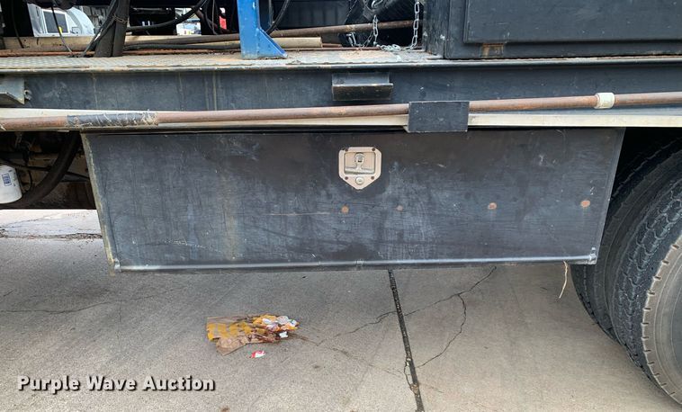 image for item DP8725 2000  Ford F650 Super Duty  vacuum truck