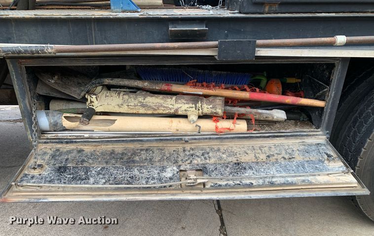 image for item DP8725 2000  Ford F650 Super Duty  vacuum truck