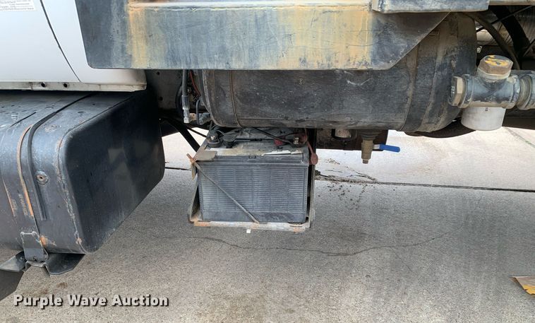 image for item DP8725 2000  Ford F650 Super Duty  vacuum truck