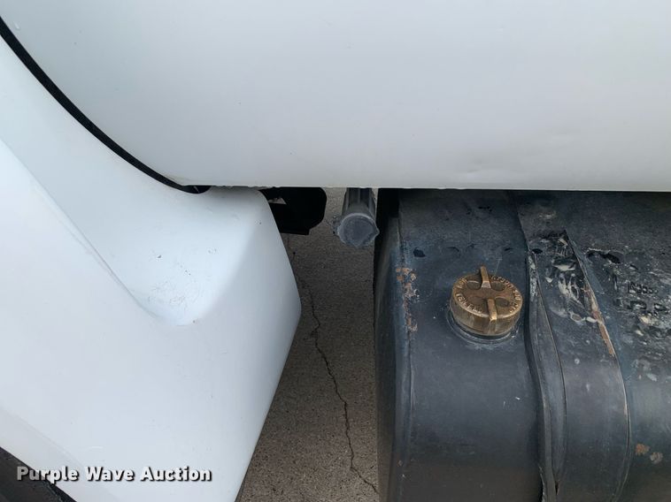 image for item DP8725 2000  Ford F650 Super Duty  vacuum truck