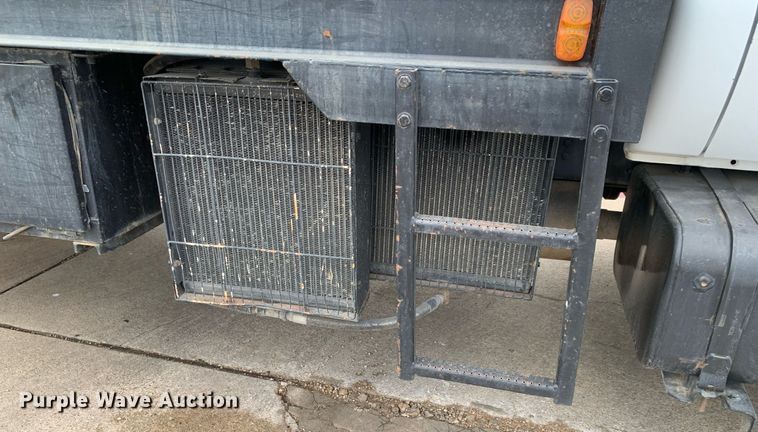 image for item DP8725 2000  Ford F650 Super Duty  vacuum truck