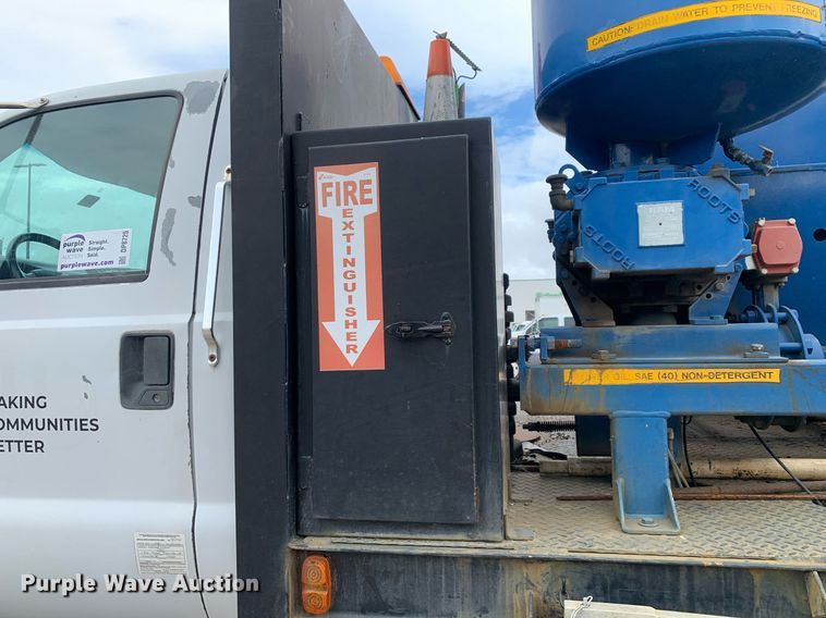 image for item DP8725 2000  Ford F650 Super Duty  vacuum truck