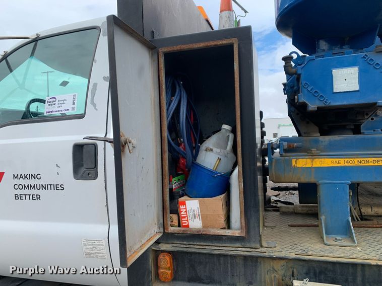 image for item DP8725 2000  Ford F650 Super Duty  vacuum truck