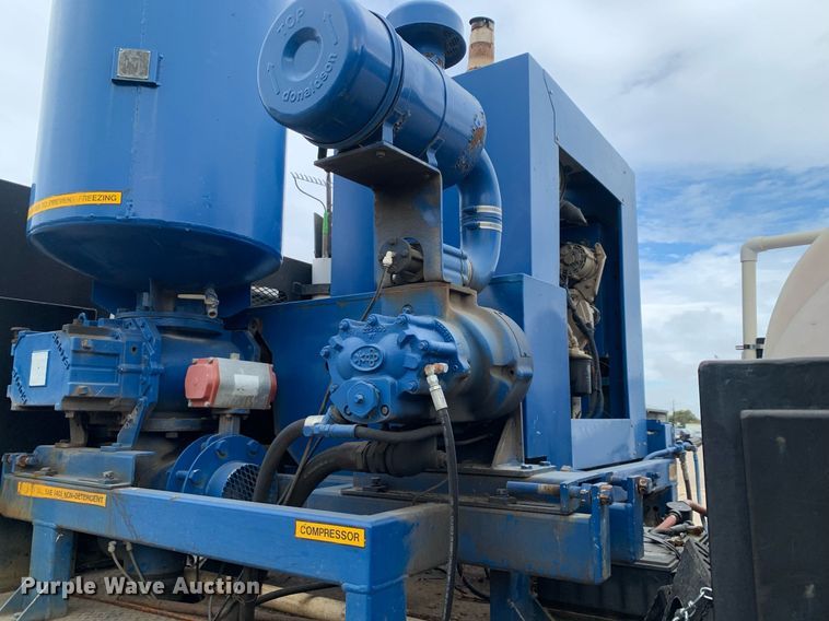 image for item DP8725 2000  Ford F650 Super Duty  vacuum truck