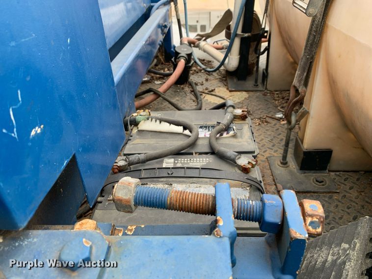 image for item DP8725 2000  Ford F650 Super Duty  vacuum truck