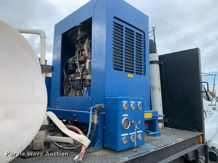 image for item DP8725 2000  Ford F650 Super Duty  vacuum truck