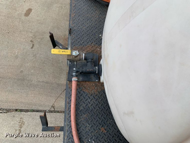 image for item DP8725 2000  Ford F650 Super Duty  vacuum truck