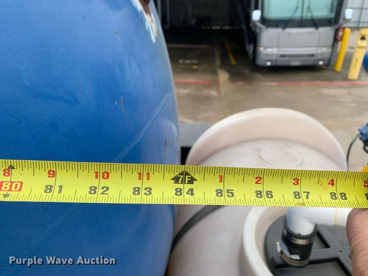 image for item DP8725 2000  Ford F650 Super Duty  vacuum truck